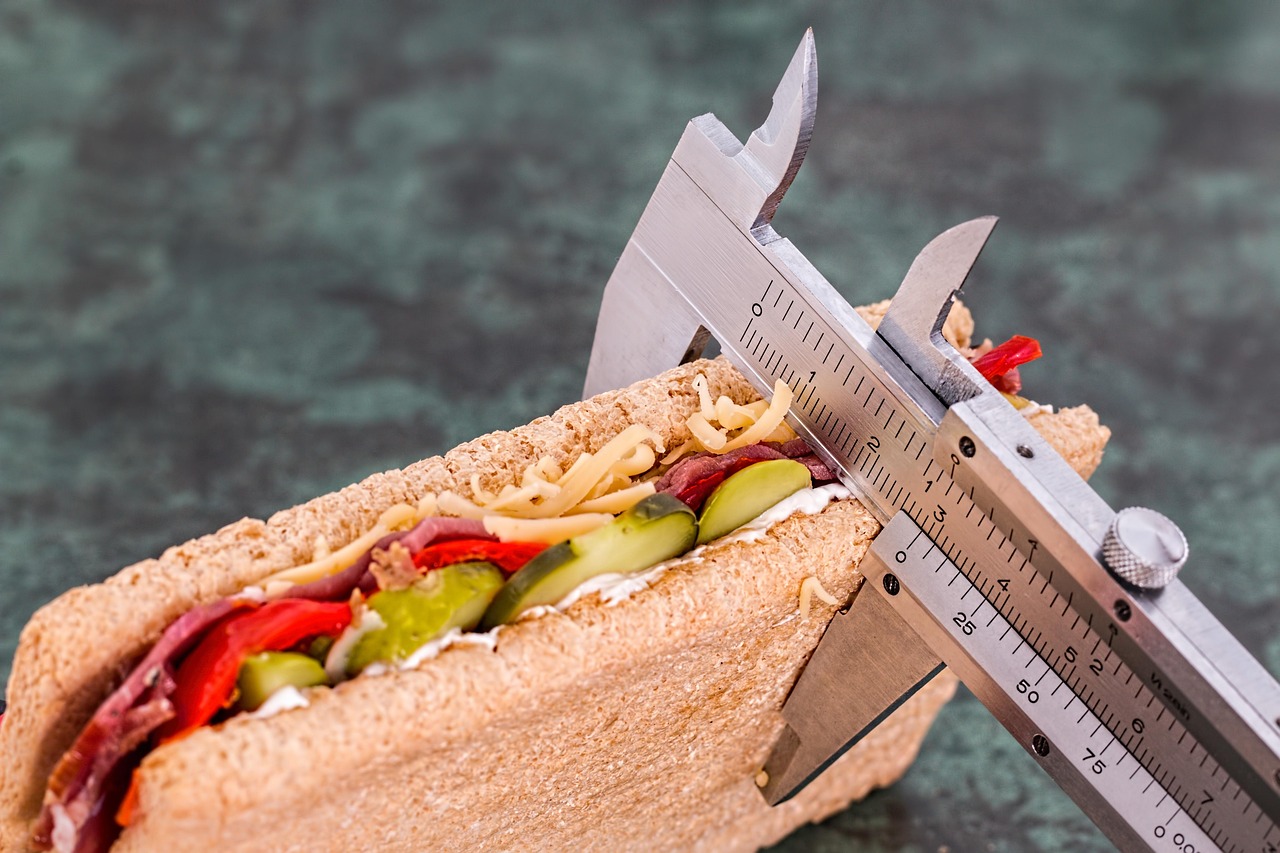 Overweight and lifestyle risk factors for gout